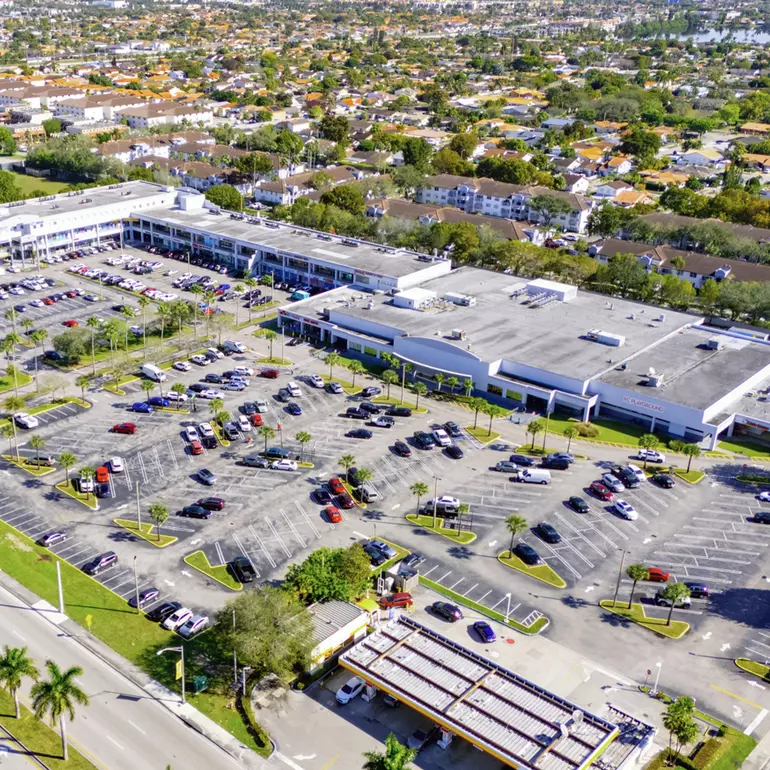 Anchored shopping center
