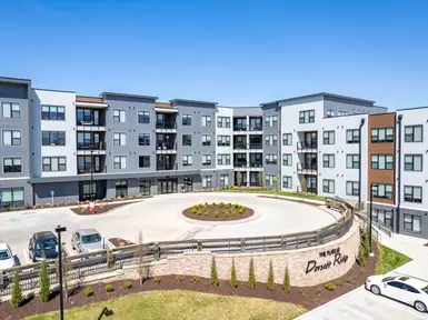214-unit multifamily property near St. Louis