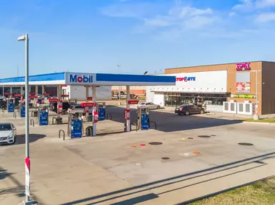 Mobil Gas Station (7-Eleven Guarantee)